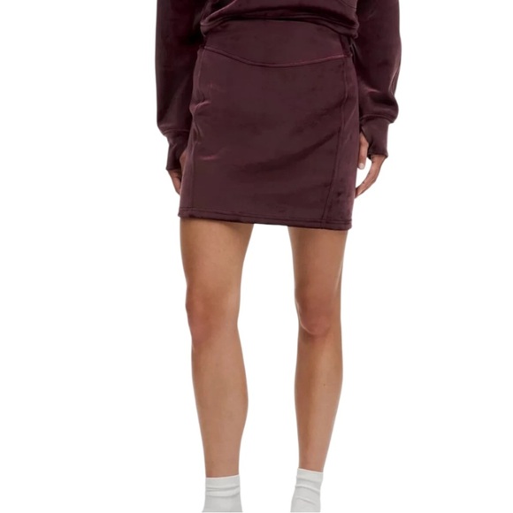 NWT LULULEMON ATHLETICA Women’s Scuba HR Velvet Mini Skirt - Picture 2 of 14